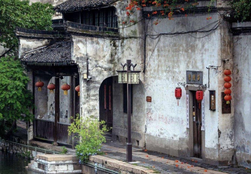 探索神秘冷知识!快来欧阳娜娜穿陈伟霆睡衣,你能接受异性穿你的睡衣吗?你如何评价她的行为?发现更多!