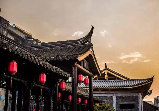智慧问答网页望天门山的作者李白-机智理解你的问题